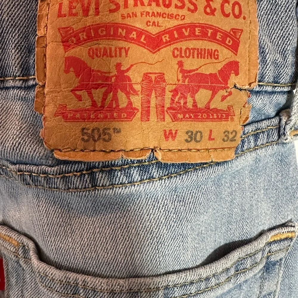 Levi’s 505 Regular Fit Jeans Men’s Size 30 Blue Denim Zip Fly Red Tag READ ALL